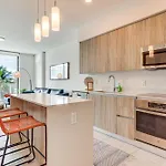 Chic Miami Condo With Pool, 6 Mi To South Beach