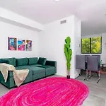 Stylish 1Br Suite With King Bed Walk To Marlins Park & Brickell