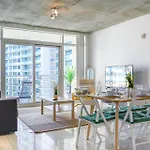 Spacious Condo W Style And Chill