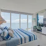 Spacious Corner With Stunning Bay Views
