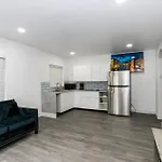 Noble Calle Ocho