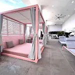 Ocean View Entire Condo In Downtown With Pool And Gym
