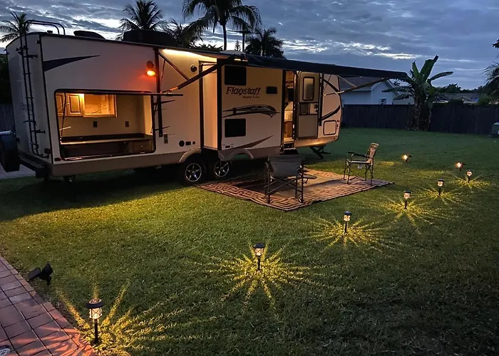 Cozy Camper - Free Parking