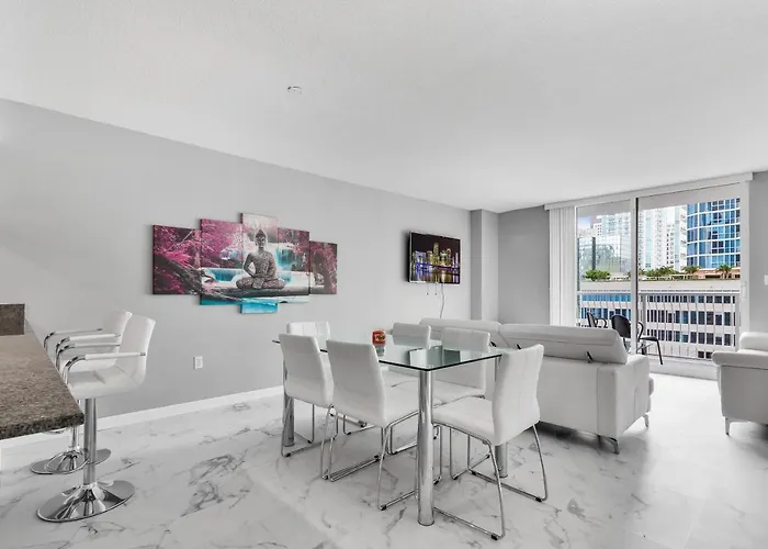 The Club At Brickell Bay Luxury Suites