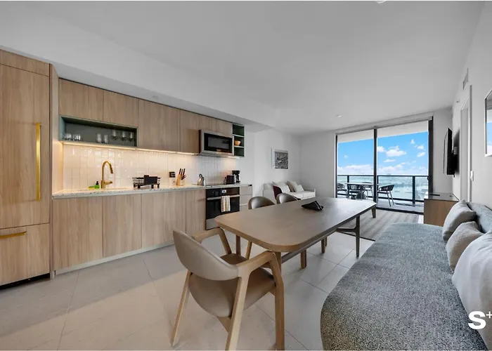 Luxury Downtown 2 Bedroom With Skyline Panorama