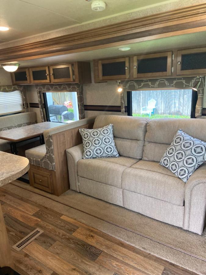 Cozy Camper - Free Parking