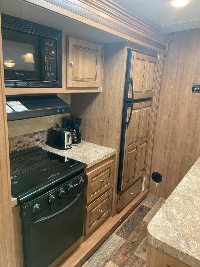 Cozy Camper - Free Parking