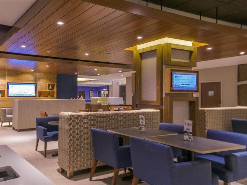 Express & Airport East By Ihg 3*