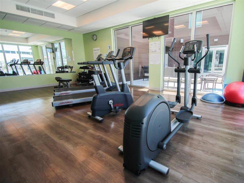 Express & Airport East By Ihg Hotel Miami