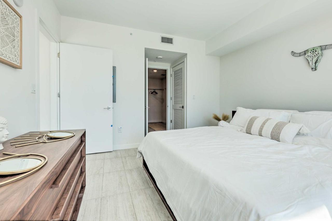 Apartment Chic With Pool, 6 Mi To South