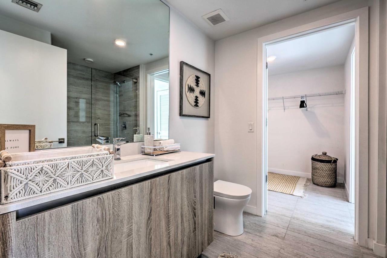 Chic With Pool, 6 Mi To South Apartment