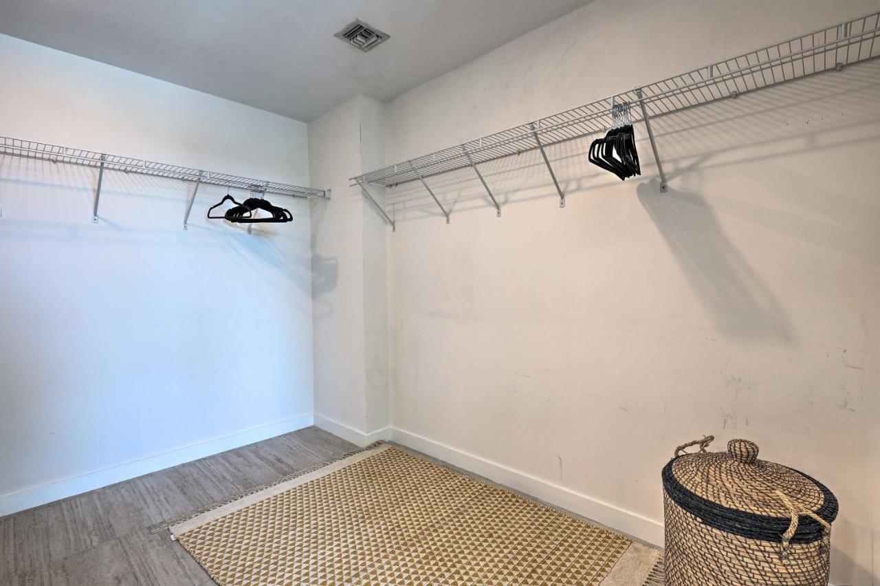 Apartment Chic With Pool, 6 Mi To South *