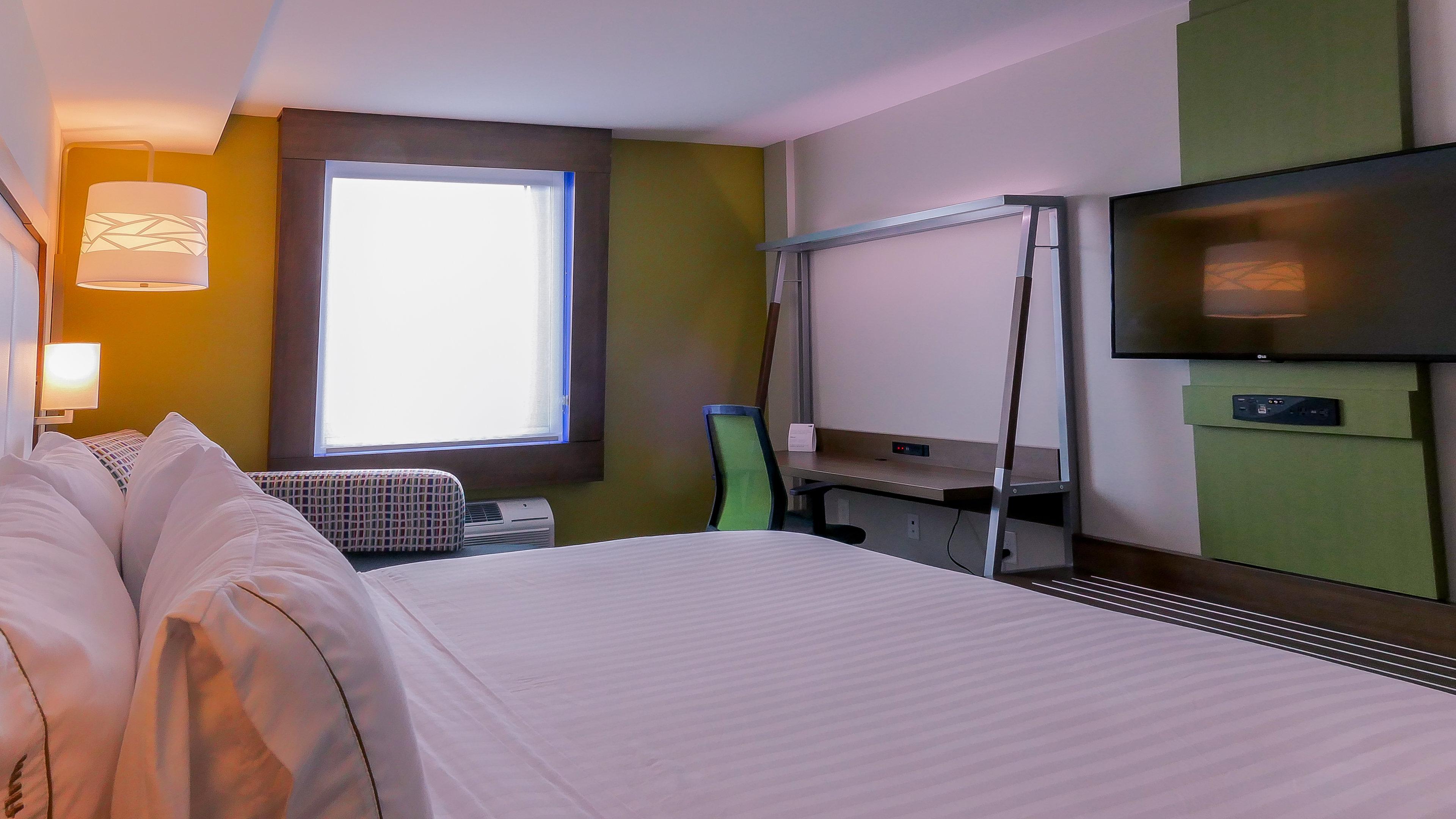 Express & Airport East By Ihg Hotel 3*