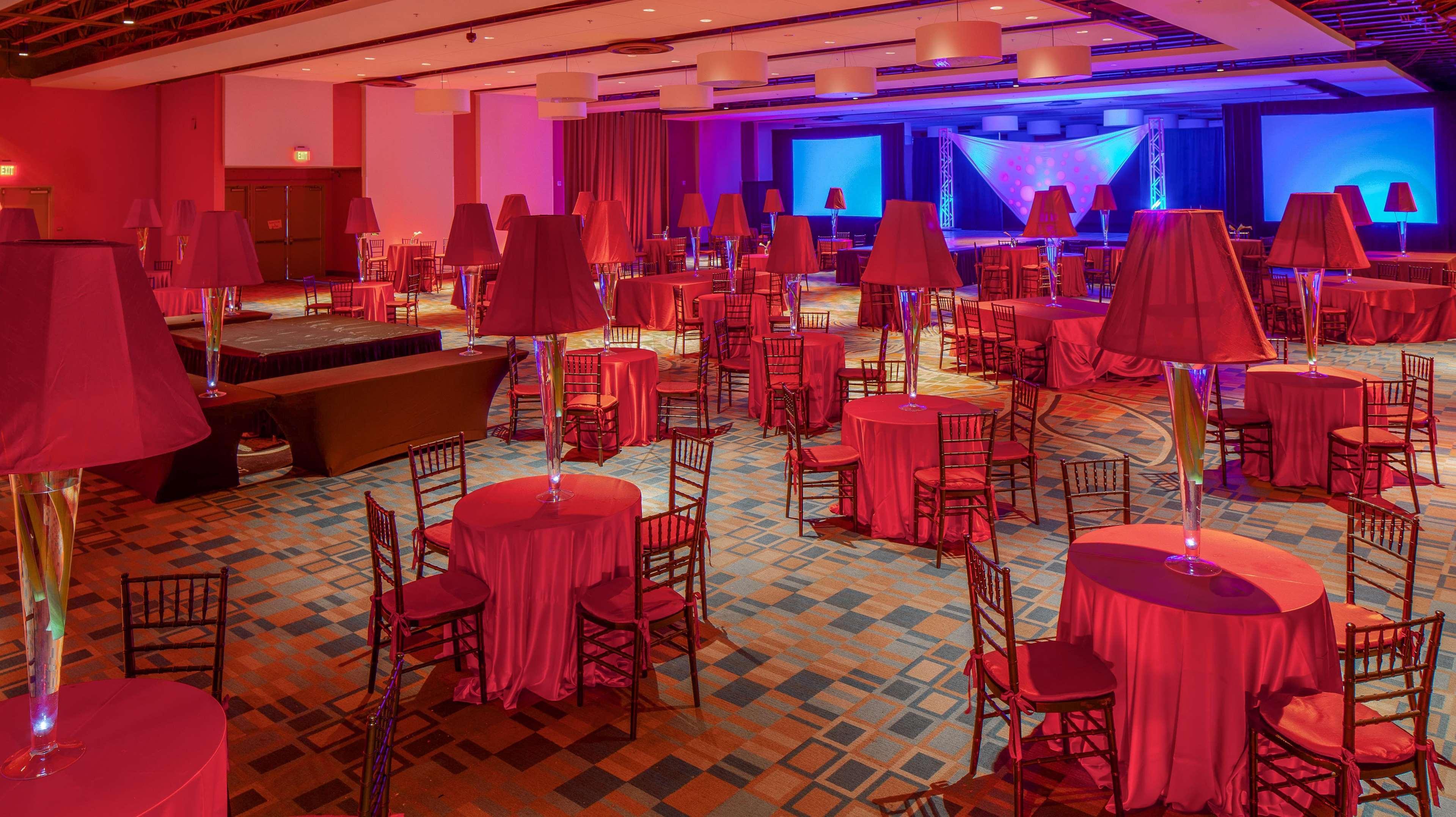 Doubletree By Hilton Airport & Convention Center 4*