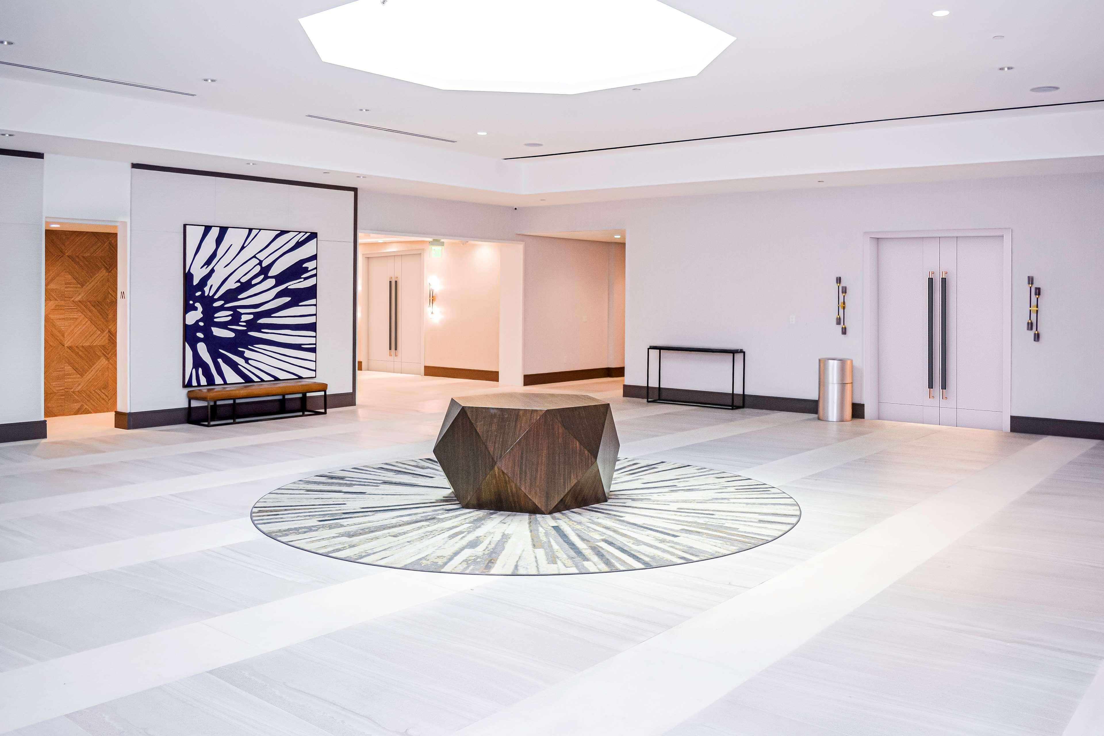 Hotel Doubletree By Hilton Airport & Convention Center 4*