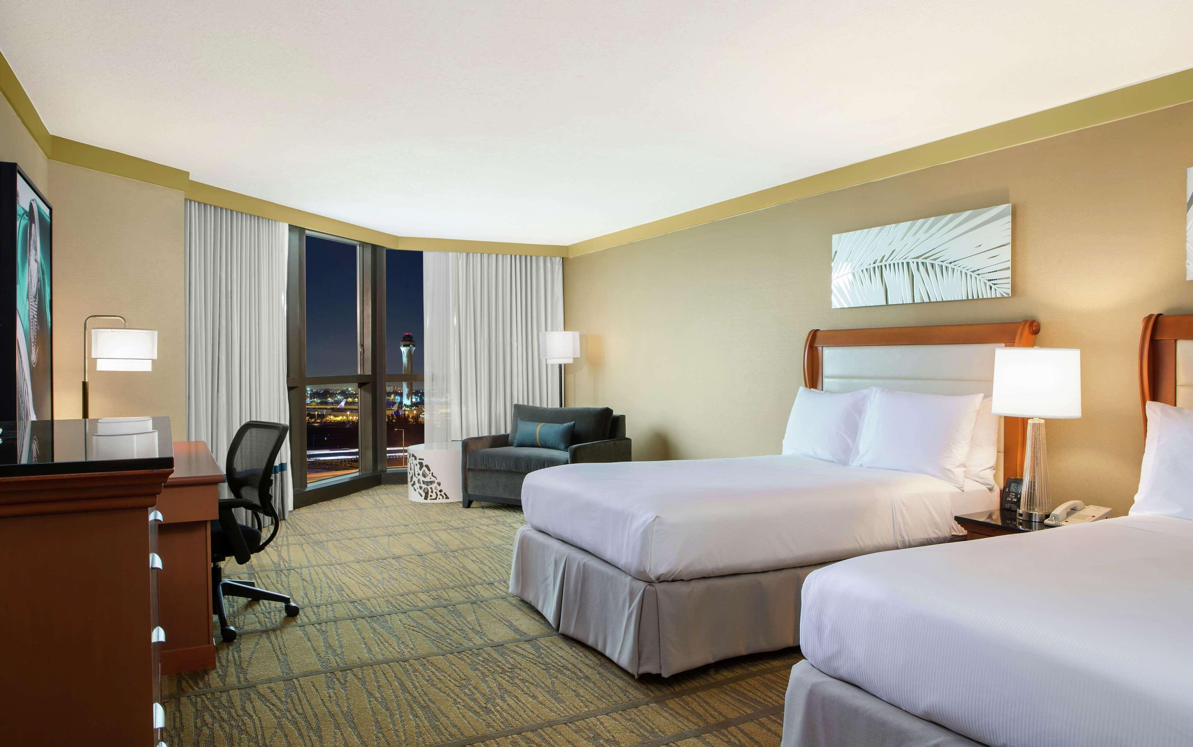 Doubletree By Hilton Airport & Convention Center Hotel 4*