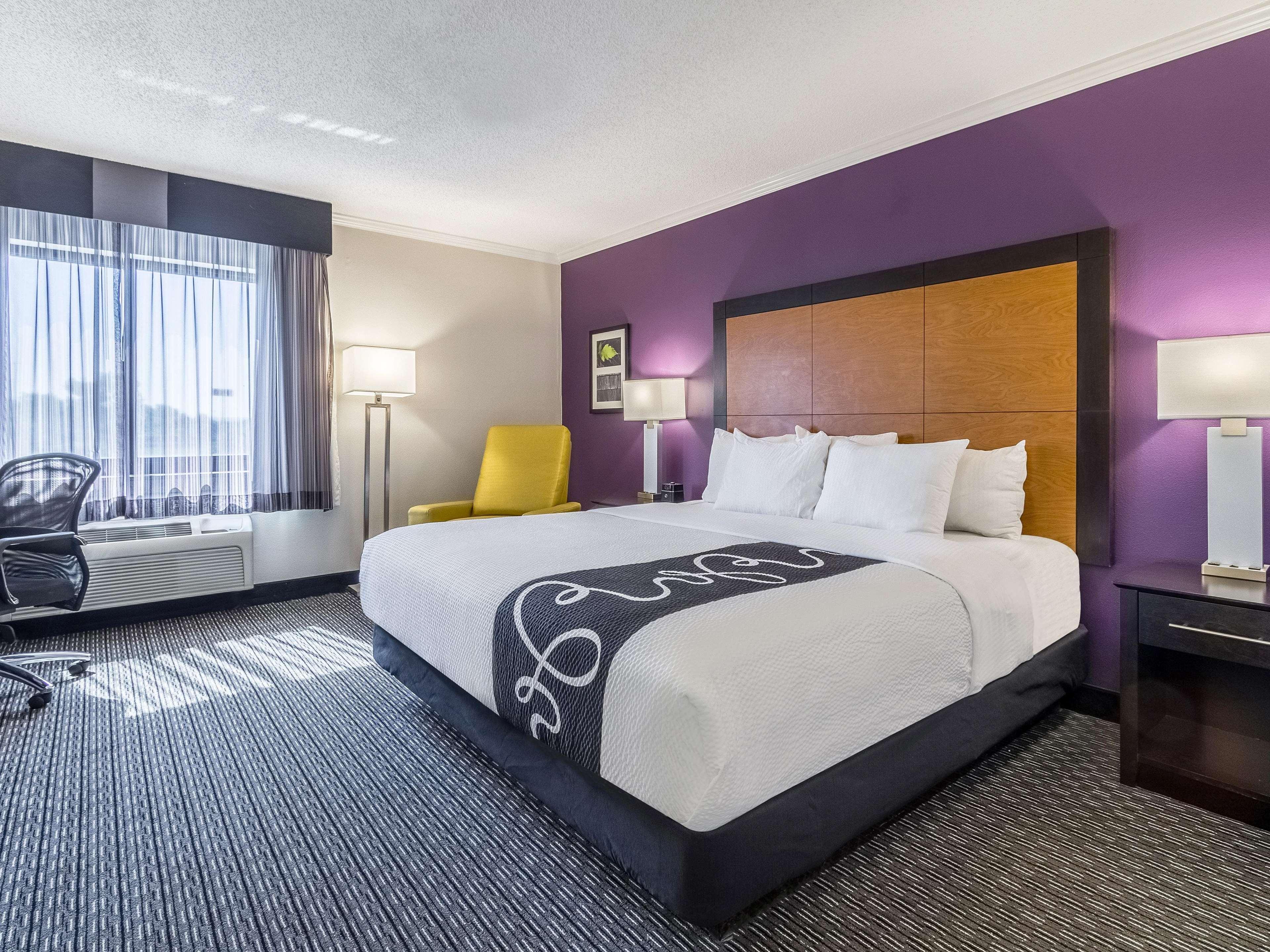 La Quinta By Wyndham Airport East Hotel