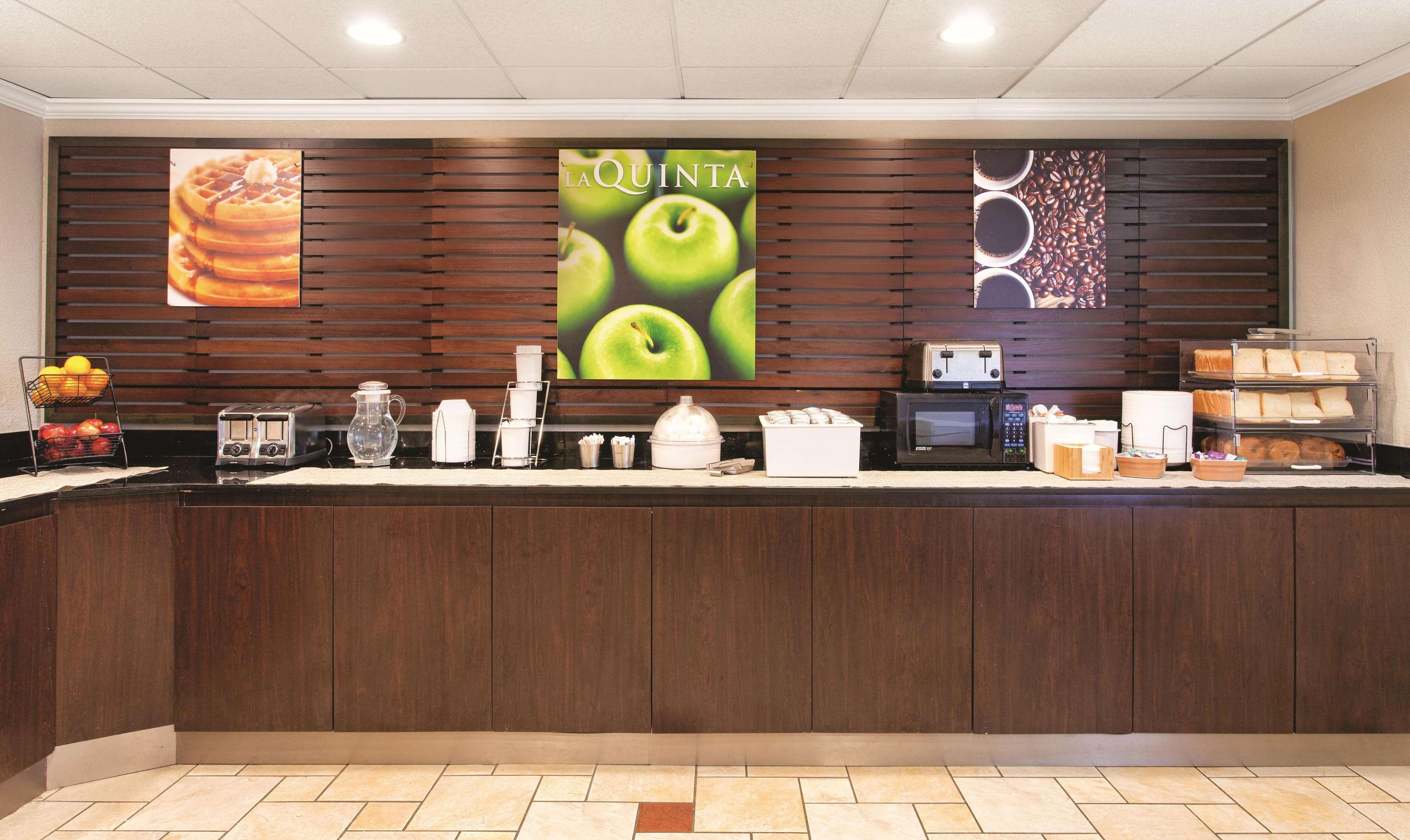 Hotel La Quinta By Wyndham Airport East
