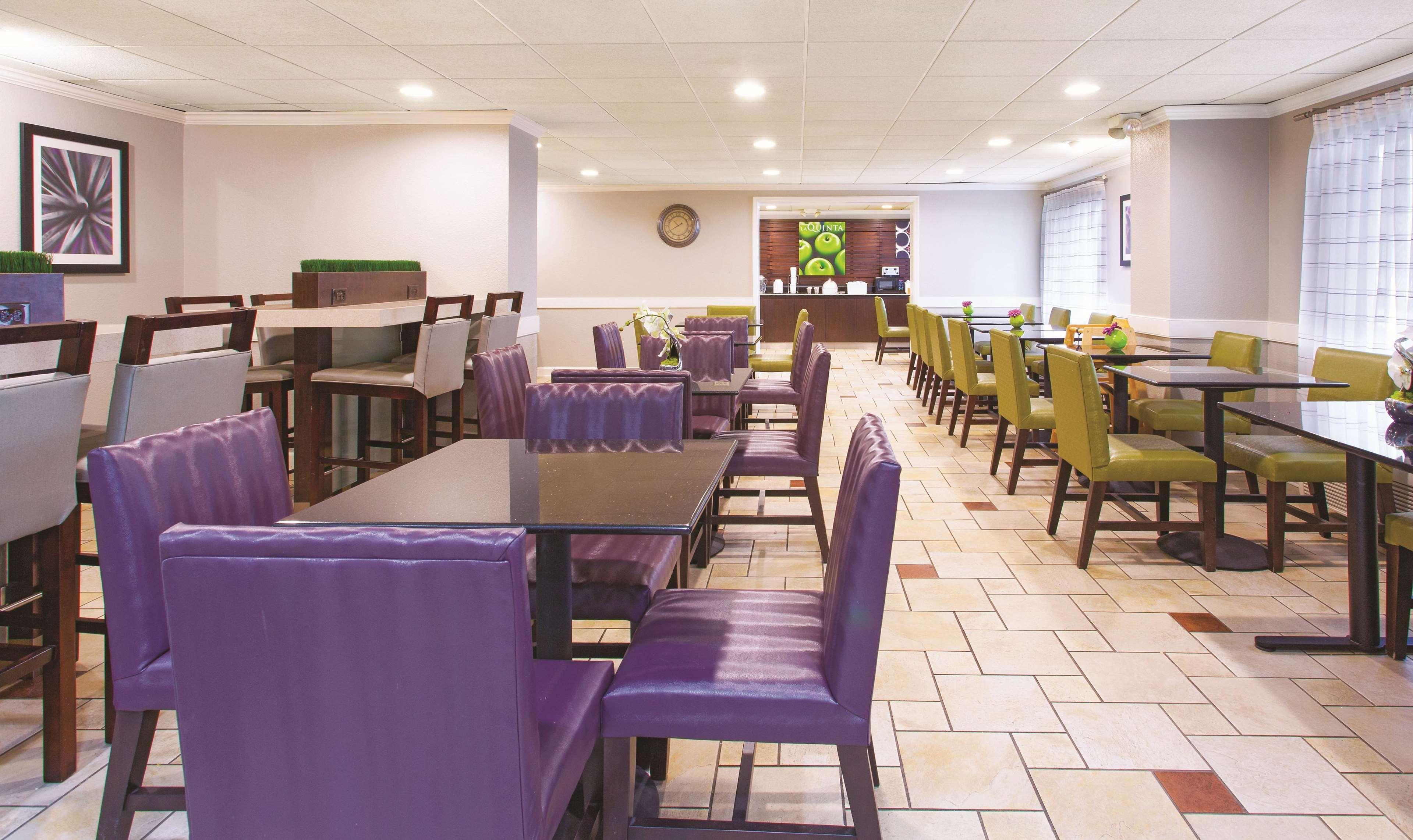 La Quinta By Wyndham Airport East Hotel