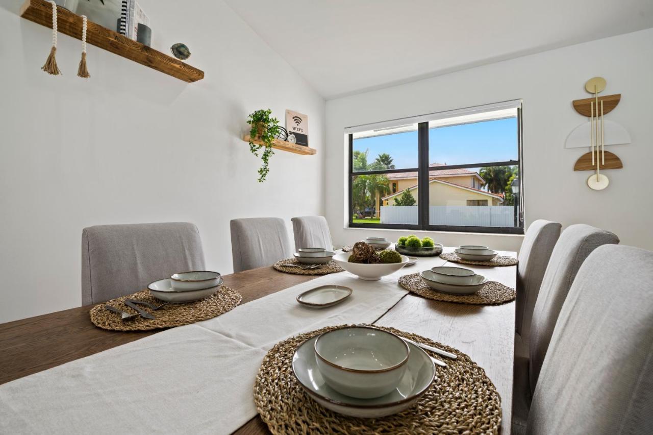 Paradise Miami, Luxury Gem With Heated Pool, Game Room, Fire Pit, 3 Bed 2 Bath Villa *