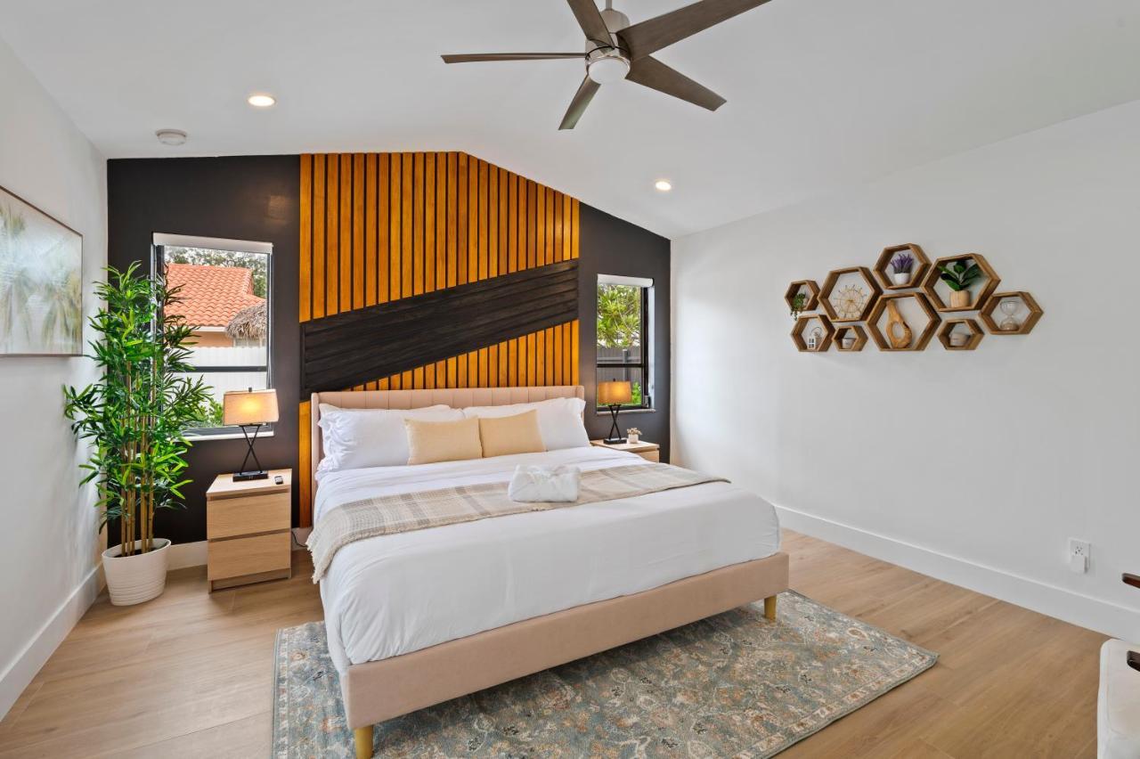 Paradise Miami, Luxury Gem With Heated Pool, Game Room, Fire Pit, 3 Bed 2 Bath Villa