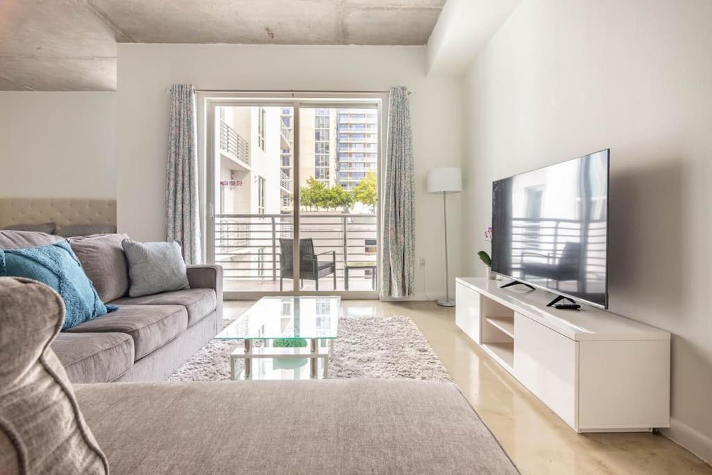 Apartamento 1br Loft In Downtown With Bay View And Workspace Miami