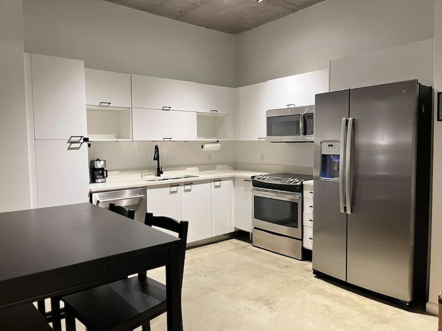 Apartamento 1br Loft In Downtown With Bay View And Workspace Miami