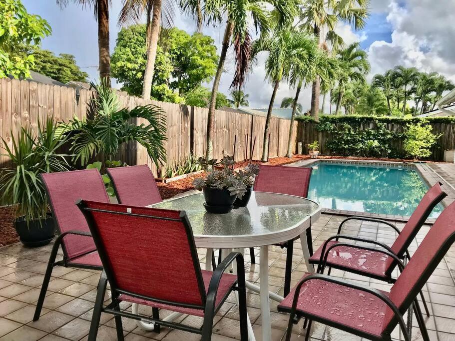 Pool House In Tropical Casa de férias