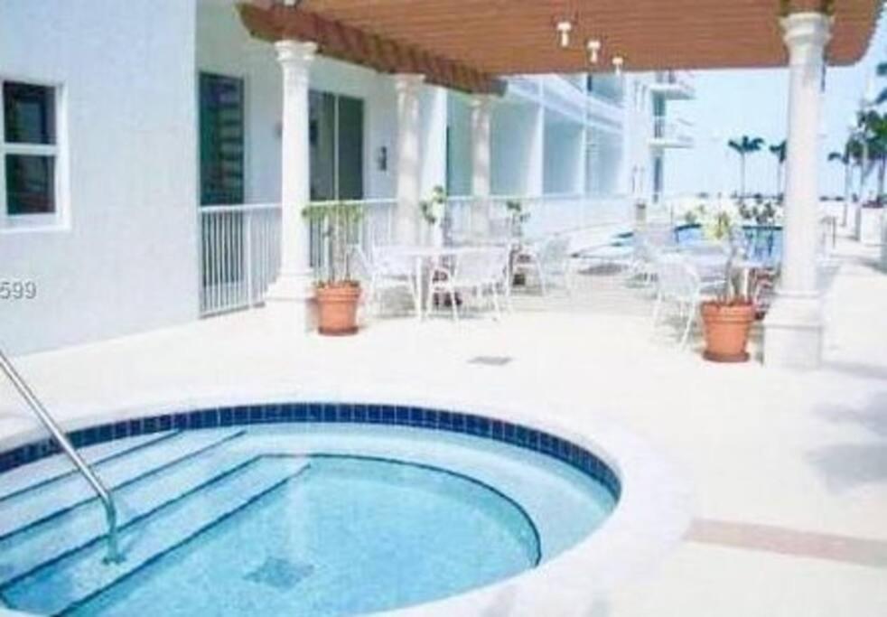 Fully Renovated One Bedroom @ The Club Apartment