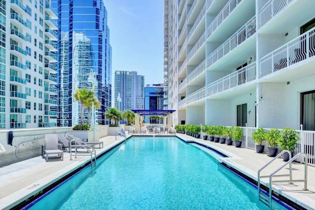 Apartment Fully Renovated One Bedroom @ The Club Miami
