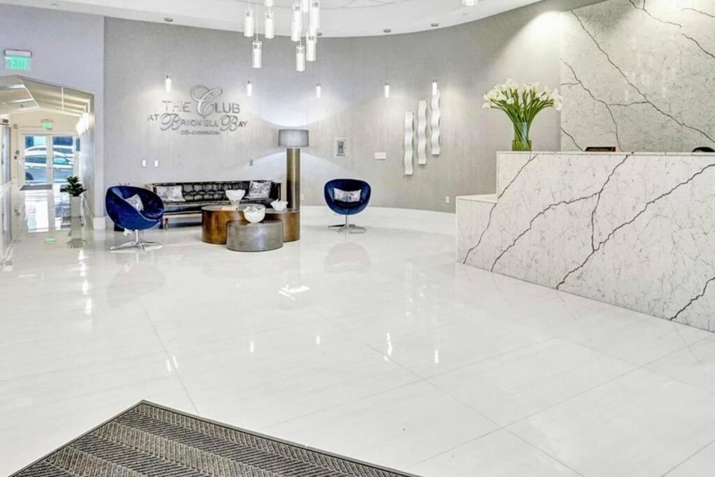 Apartment Fully Renovated One Bedroom @ The Club Miami