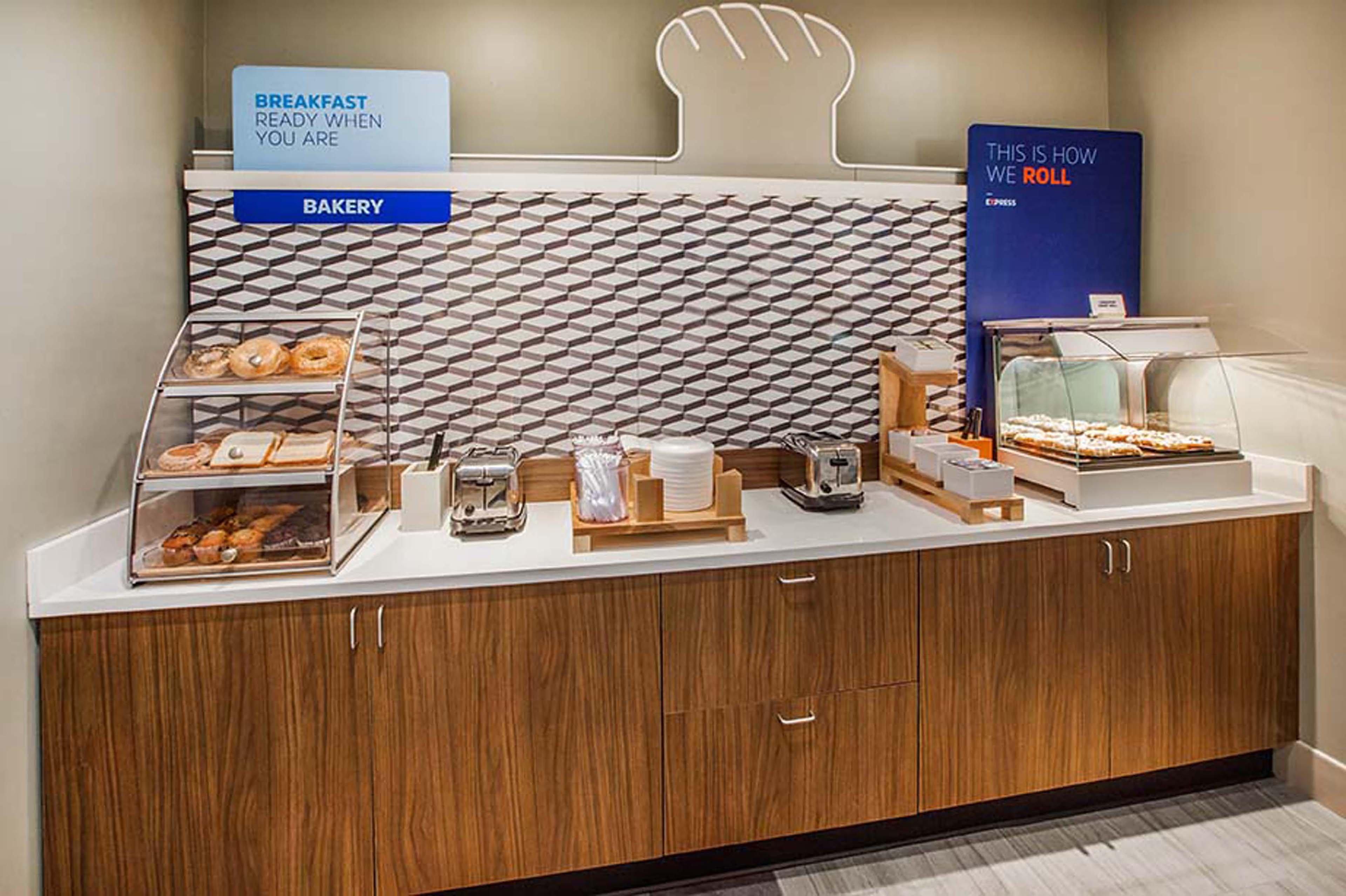 Hotel Express & Airport East By Ihg Miami