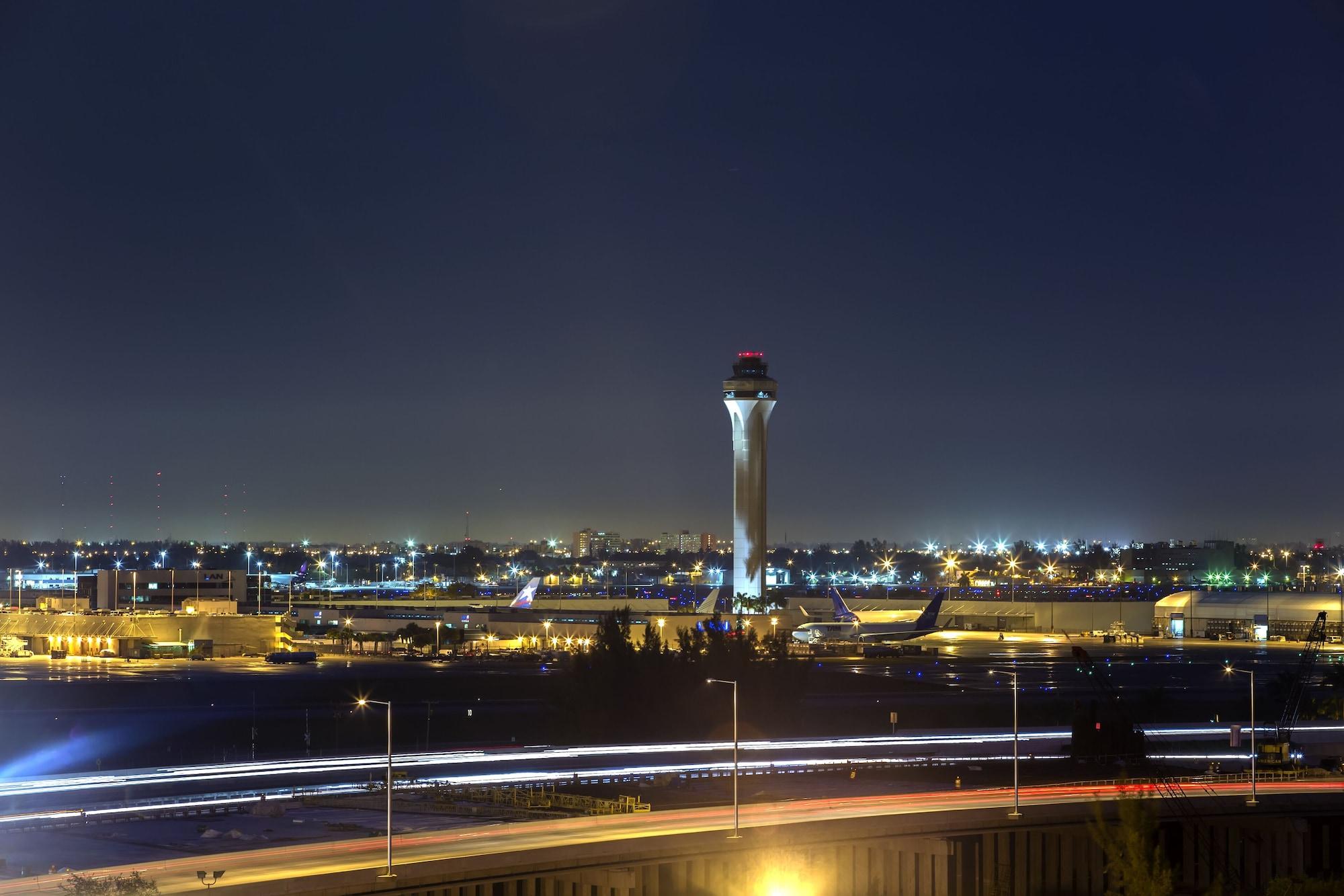 Doubletree By Hilton Airport & Convention Center