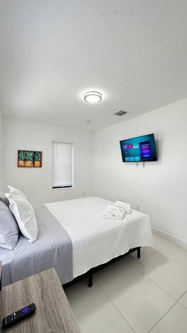 Stanza Hearth: Design District With Workstation *