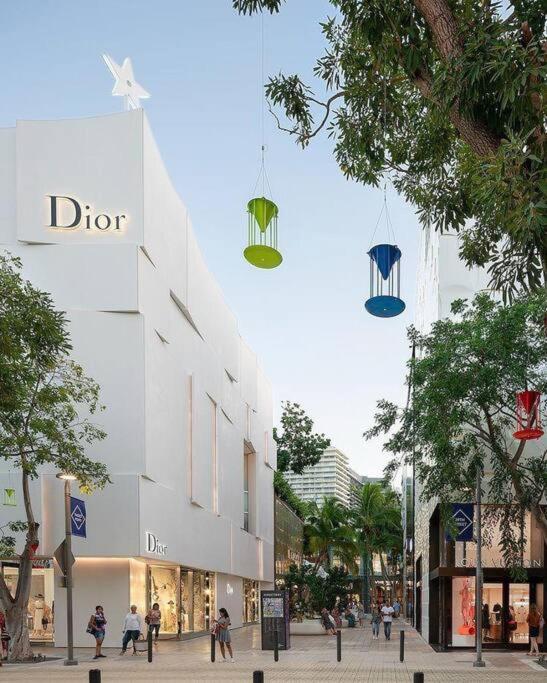 Stanza Hearth: Design District With Workstation Apartment *