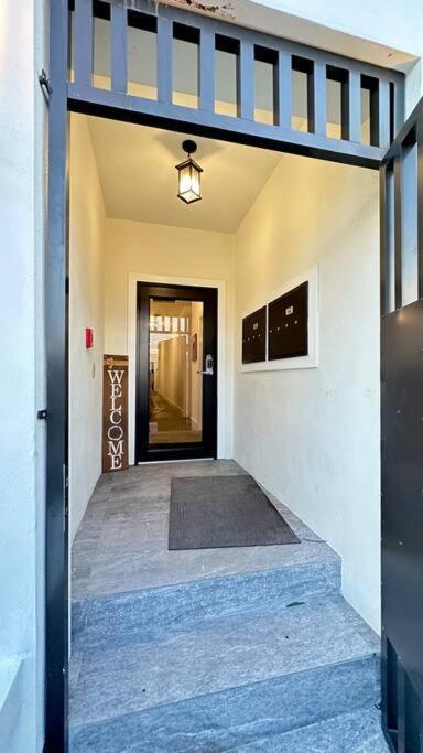 Stanza Hearth: Design District With Workstation * Miami