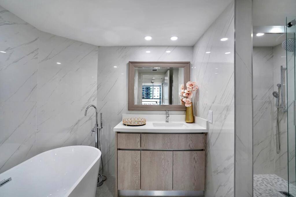 Shock Wave! New Renovated With Water Views! *