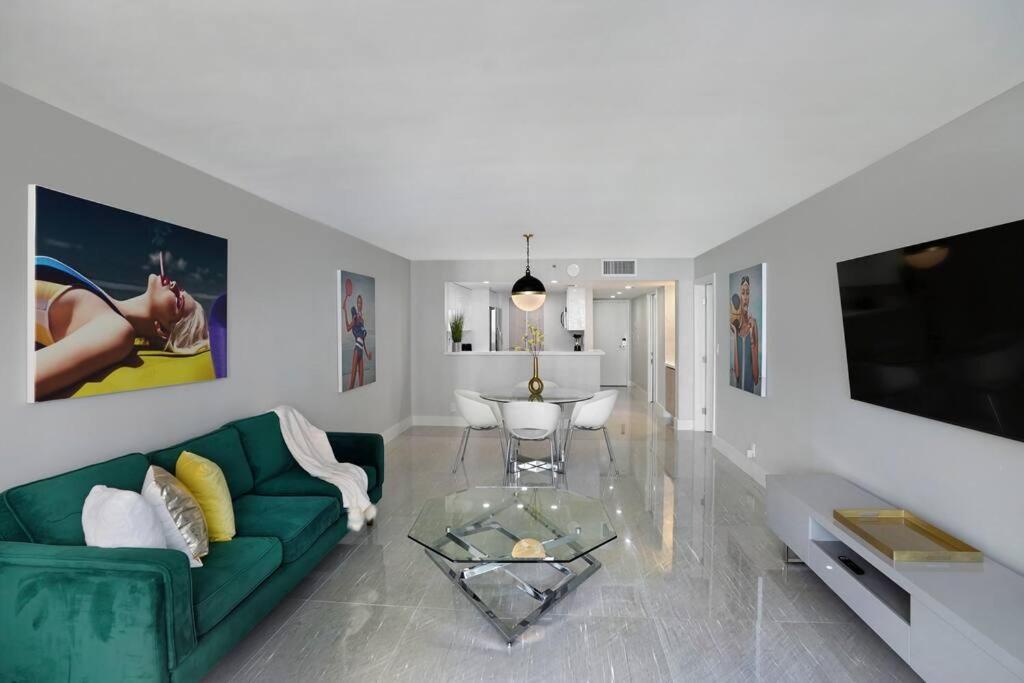 Shock Wave! New Renovated With Water Views! Apartment Miami