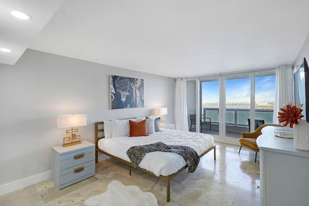 The Audrey! Penthouse With Direct Water Views! Apartment Miami