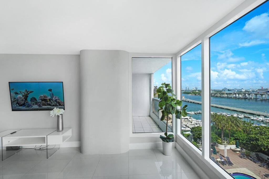 Life Is Gucci! Gorgeous Water Views Condo!