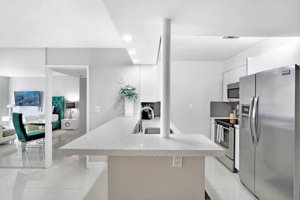 Life Is Gucci! Gorgeous Water Views Condo! * Miami