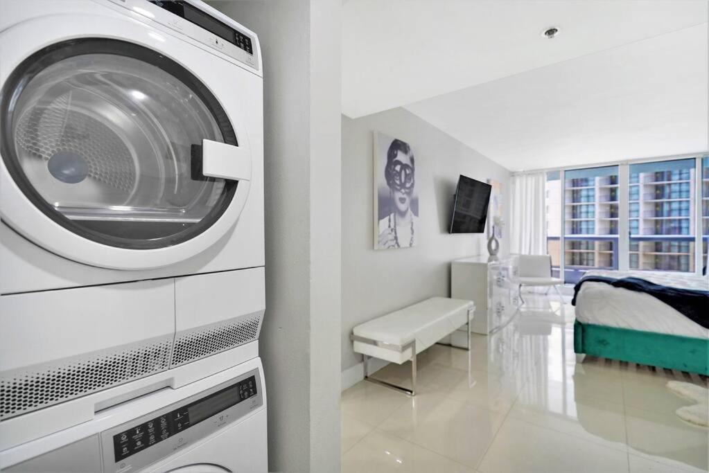Apartment Life Is Gucci! Gorgeous Water Views Condo! Miami