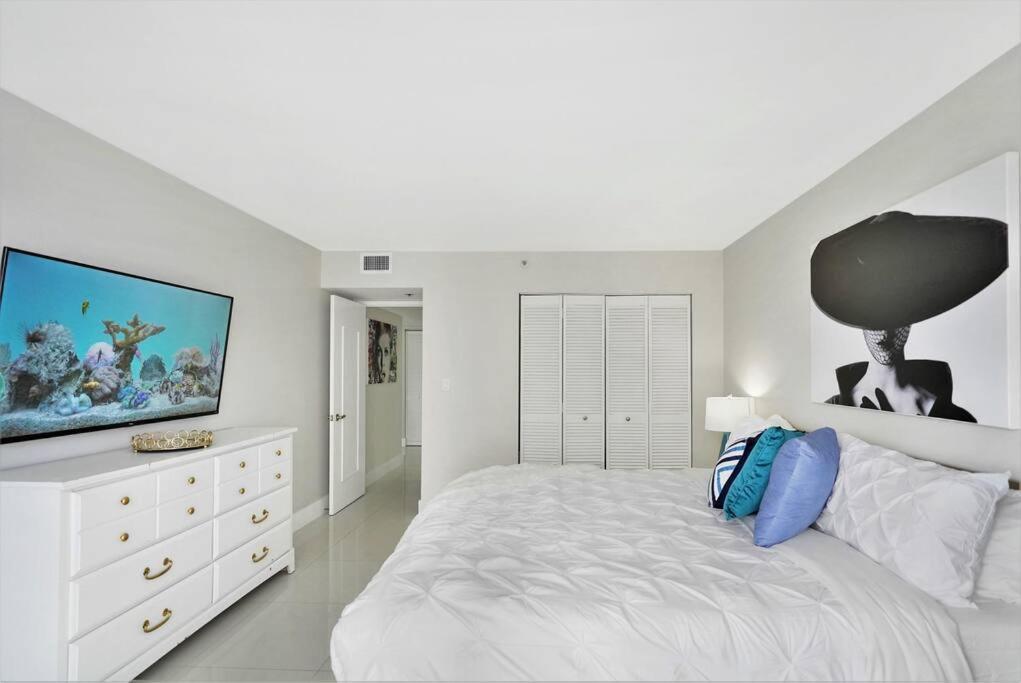 Life Is Gucci! Gorgeous Water Views Condo! *