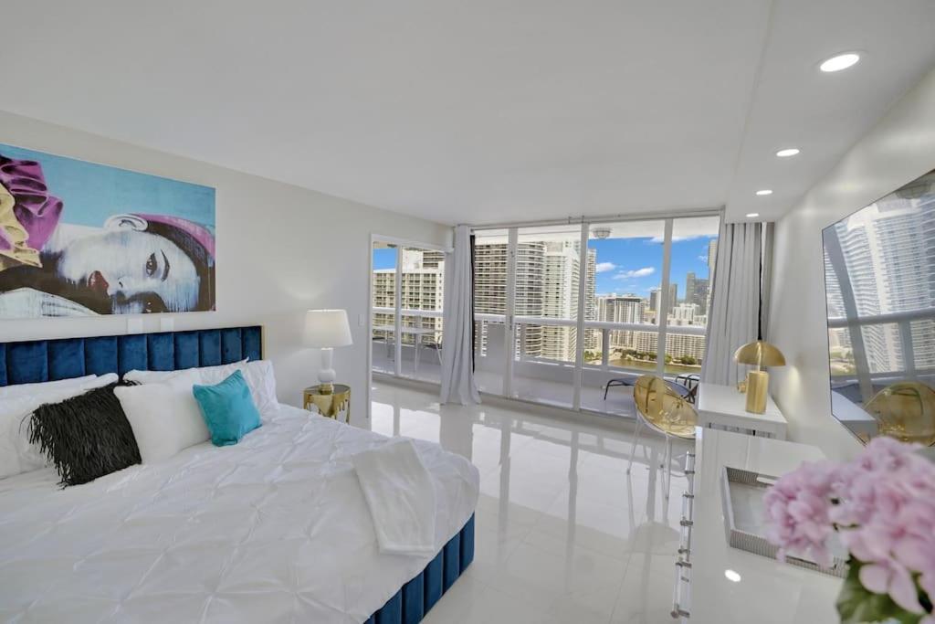 Velvet Sky! Water & Park Views! Apartment