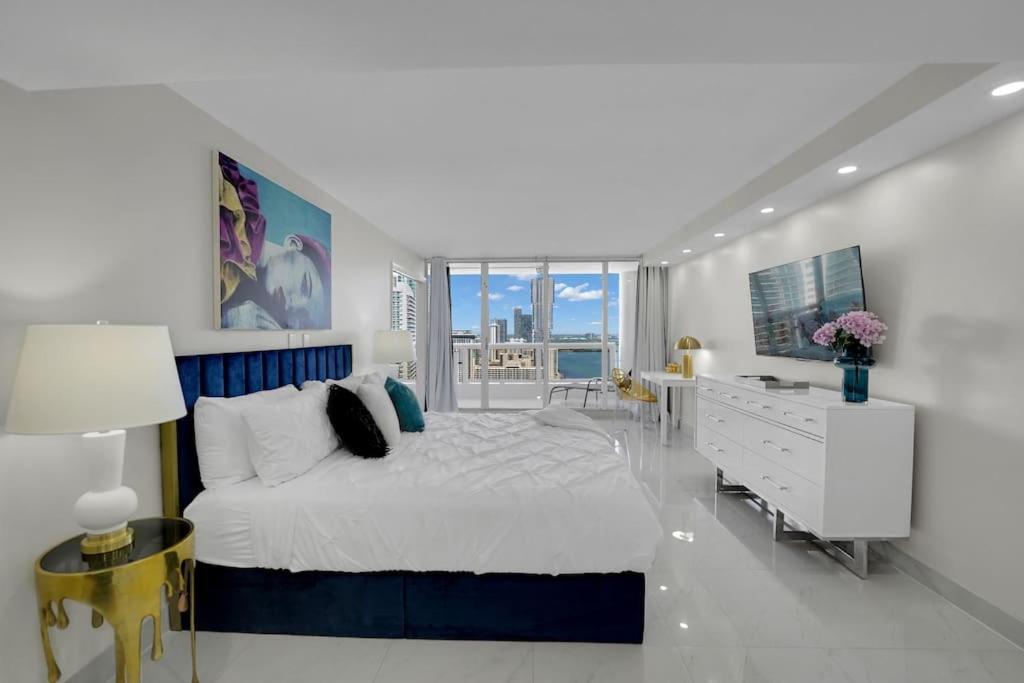 Apartment Velvet Sky! Water & Park Views!