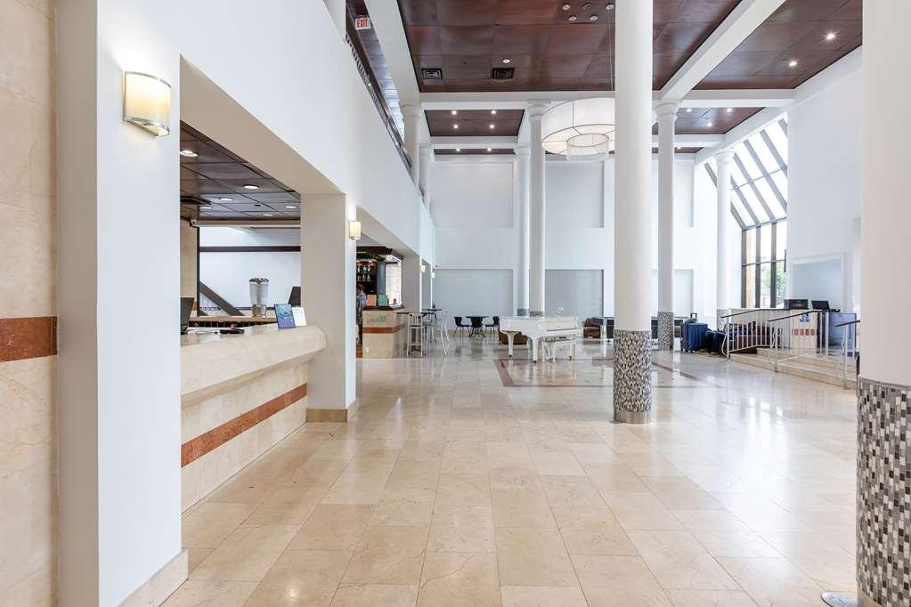 Regency Airport By Sonesta Hotel 3*