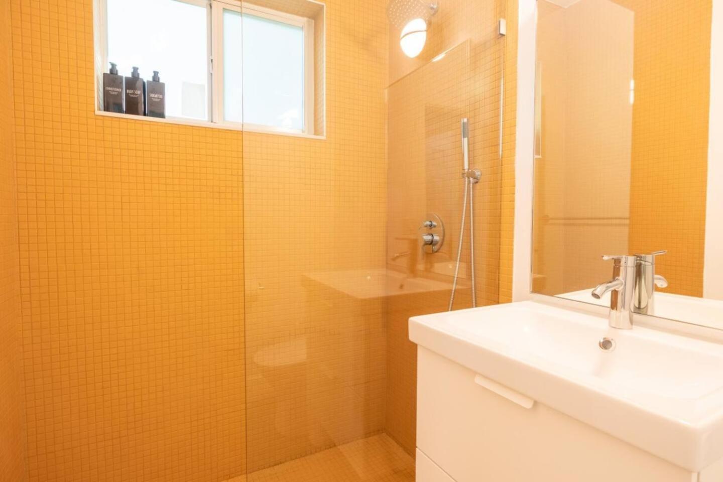 Stylish 2bed El Portal *