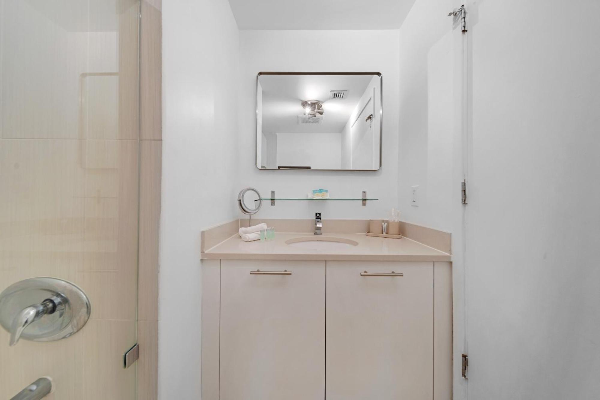 Spacious 3-bedroom Midtown Apartamento *