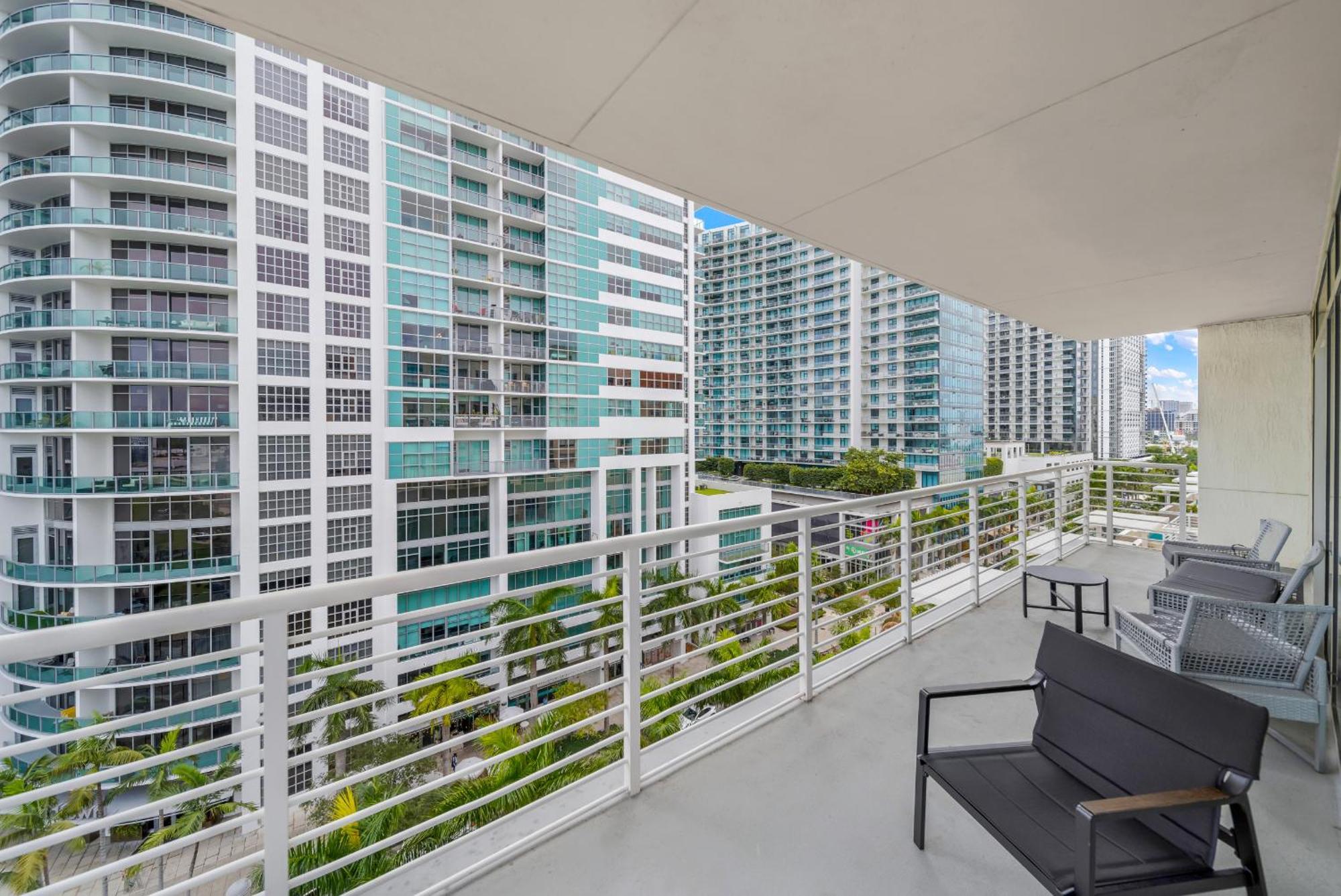 Spacious 3-bedroom Midtown Apartamento