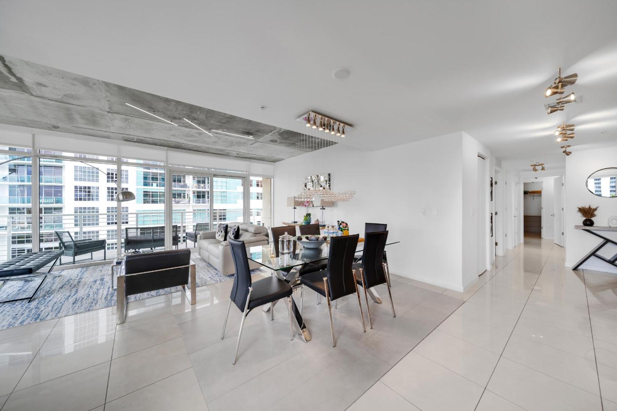 Spacious 3-bedroom Midtown Apartamento